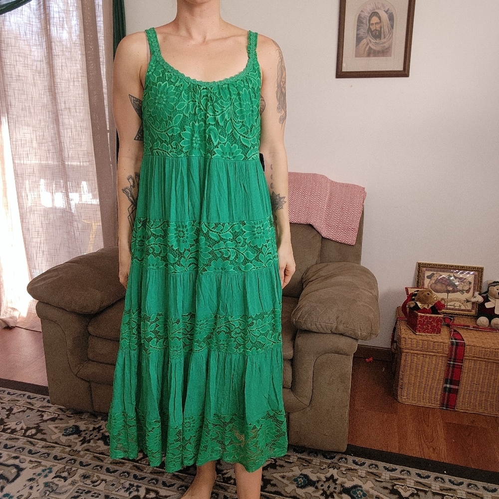 Isabel & Nina Green Lace Detailed Tiered Maxi Dress Size Petite Large
